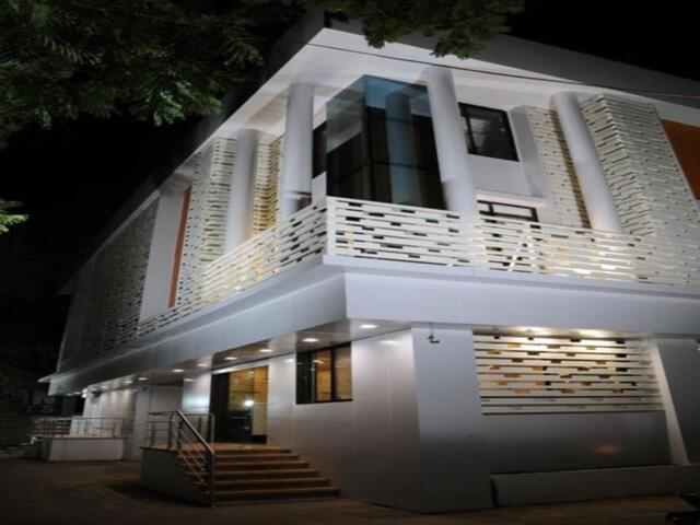 Near New Bus Stand, Jalgaon, Hotel Regaal Palace