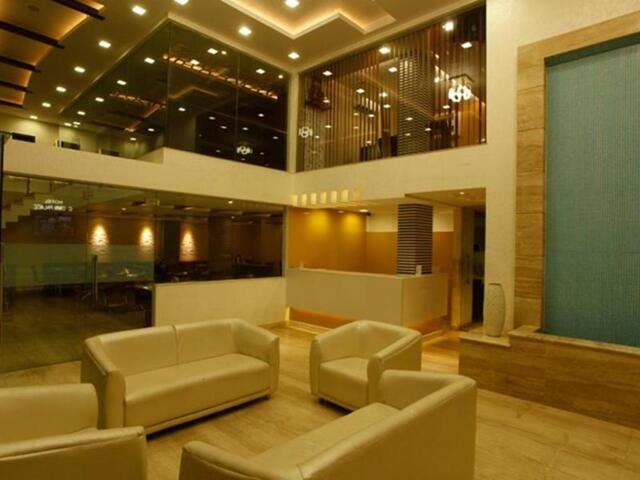 Hewett Rd, Allahabad, Hotel Crown Palace