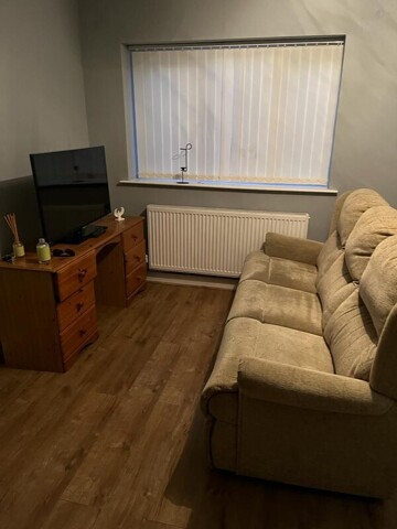 Heywood, Room For Rent