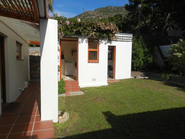 Fish Hoek, Stunning Unfurnished 3