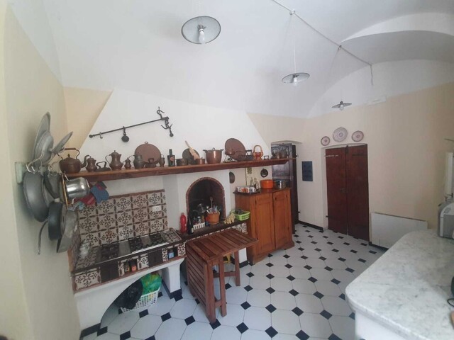 Sarzana, Room For Rent