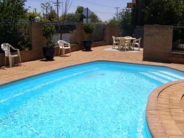 Whylandra Street, Dubbo, All Seasons Motor