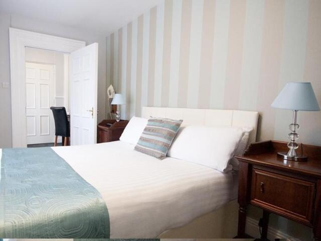 Lower Gardiner Street, Dublin, Amberley House, Guesthouse/bed