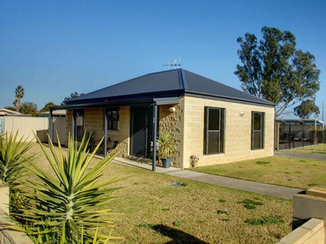 Corowa Road, Mulwala, Dbj Holiday Units