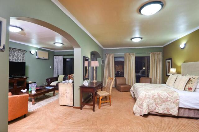 Platrug Road Hoekwil Wilderness, Wilderness, Shangri-la Manor, Guesthouse/bed