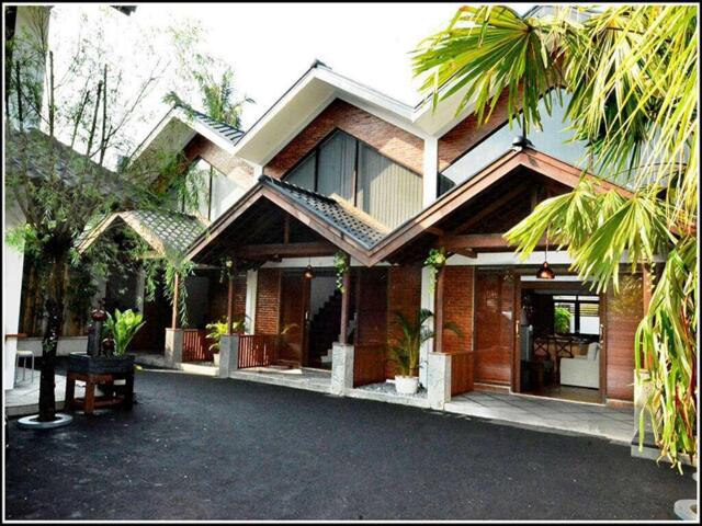 Jalan Arumanis  A, Bandung, Bale Dikara Villa