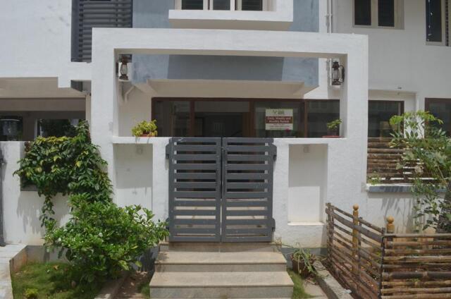 Vkr Nagar Road, Thanneerpandal, Coimbatore, Blackroots Serviced Apartments