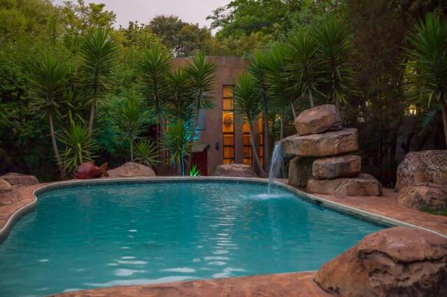 Yaron Avenue, Victory Park, Johannesburg, Moonflower Cottages -self