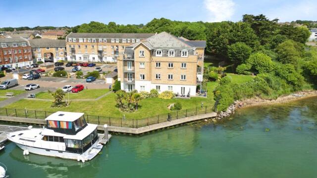 Medina View, East Cowes, 3 Bedroom Apartment