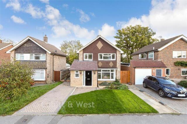 Benhams Drive, Horley, 3 Bedroom Detached