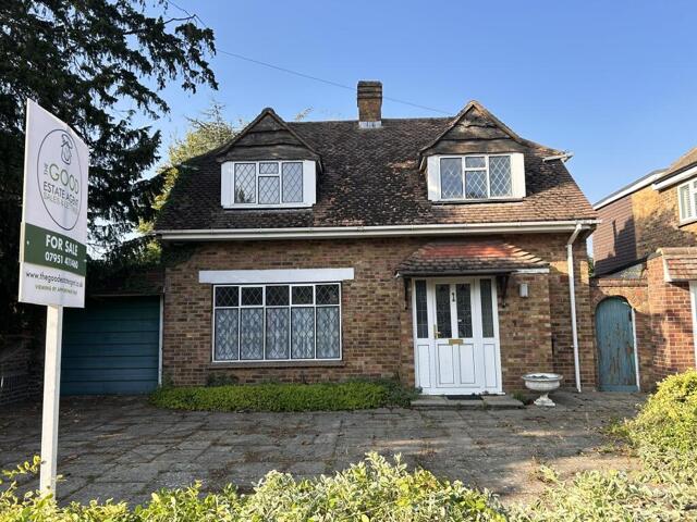 Vereker Drive, Sunbury-on-thames, 3 Bedroom Detached