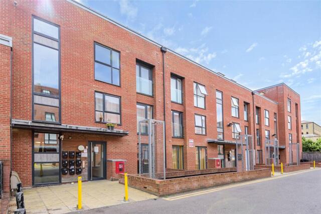 Candleford Court, Buckingham, 2 Bedroom Apartment Candleford Court, Buckingham, 2 Bedroom Apartment