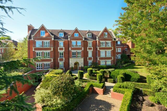 Esher Park Avenue, Esher, 2 Bedroom Apartment