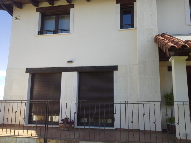 Leon, Room For Rent