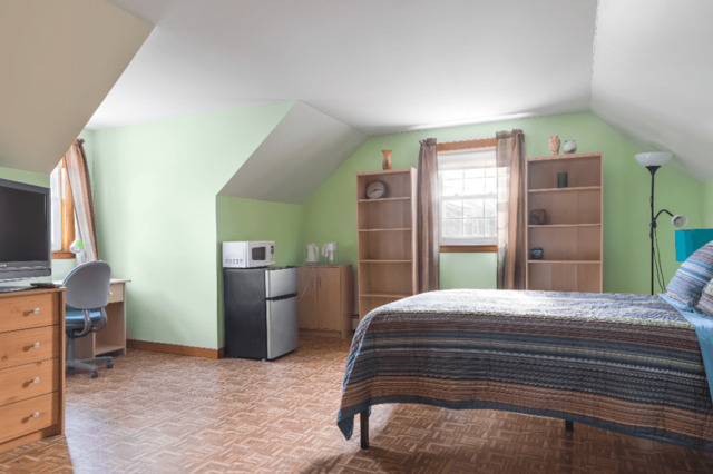 Burlington, Room For Rent