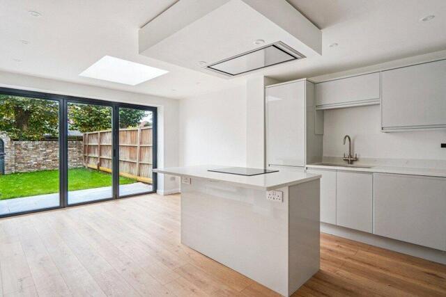 Rosebank Close, Cookham, 3 Bedroom Terraced