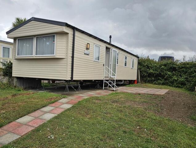 Flag Hill, Great Bentley, 3 Bedroom Caravan
