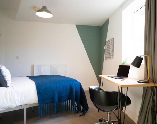 Dickenson Road, Manchester, 5 Bedroom Flat