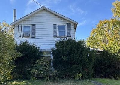 Milan St N, Canal Fulton, Foreclosure Single-family Home