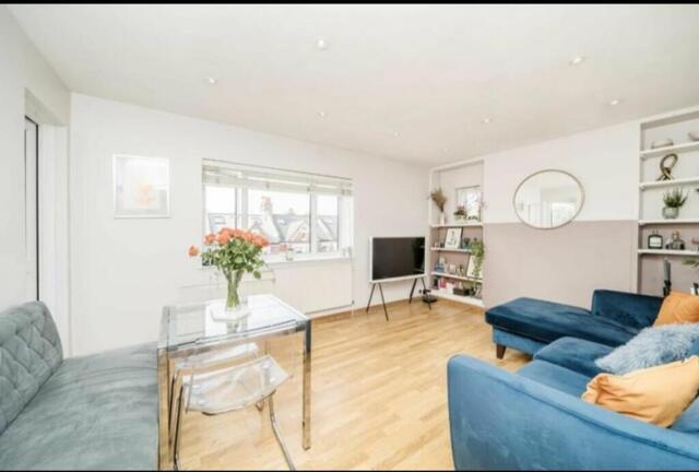 Lessar Court, Clapham Common, 2 Bedroom Flat