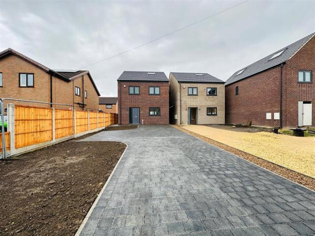 Sunnyside Farm, Thorpe Willoughby, 3 Bedroom Detached