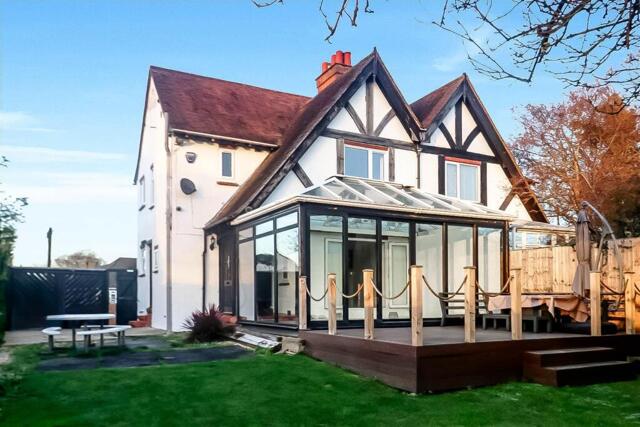 Buckingham Road, Bletchley, 3 Bedroom Semi-detached