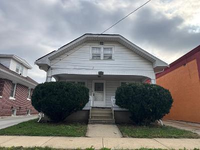 Hinman St, Aurora, Preforeclosure Single-family Home