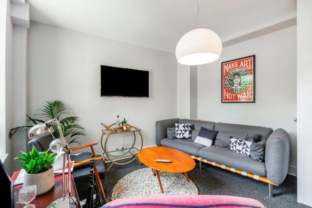 Farringdon Lane, London, Office To Lease