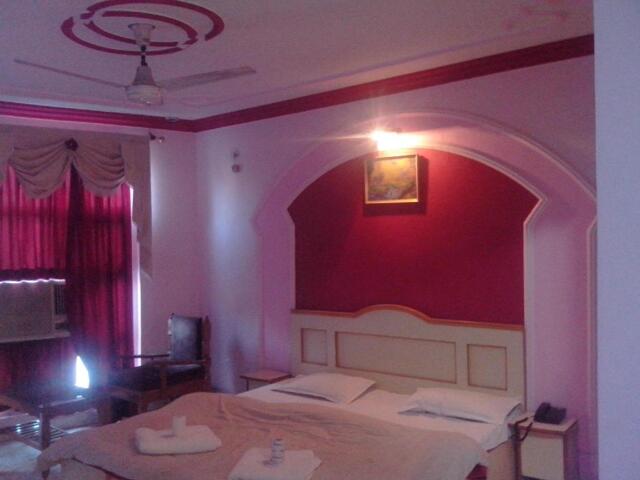 Rahmbuta Market,opposite, Amritsar, Grace Hotel, Hotel