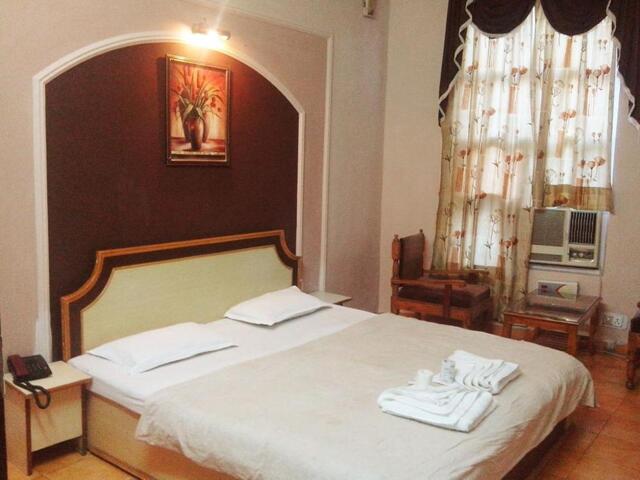 Rahmbuta Market,opposite, Amritsar, Grace Hotel, Hotel