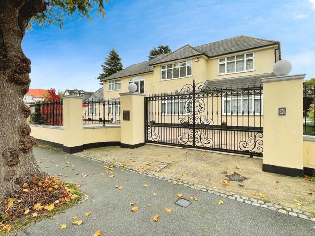 Woodlands Avenue, Hornchurch, 6 Bedroom House