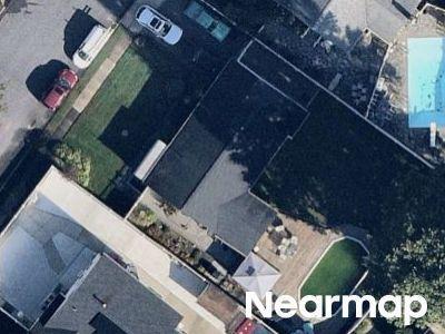 Wilshire Dr, North Babylon, Preforeclosure Single-family Home