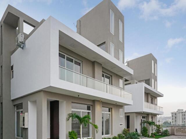 Isuite, Near Apex College Undri Pisoli Road Opp Ambekar Hotel Pisoli, Pune, I Suites, Hotel