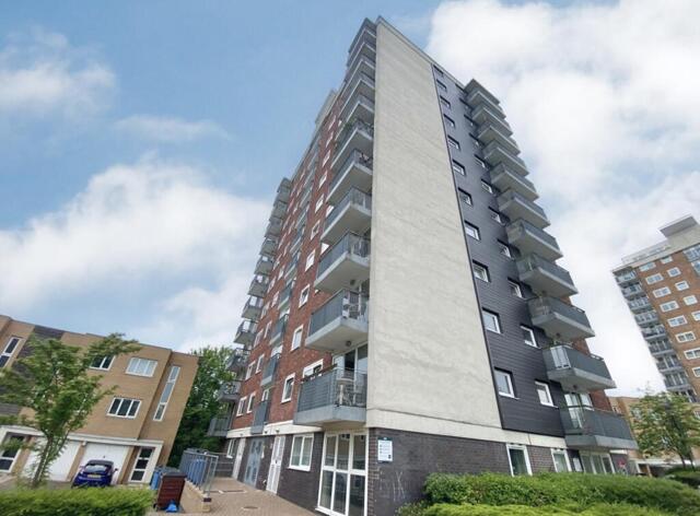 Lakeside Rise, Manchester, 2 Bedroom Flat