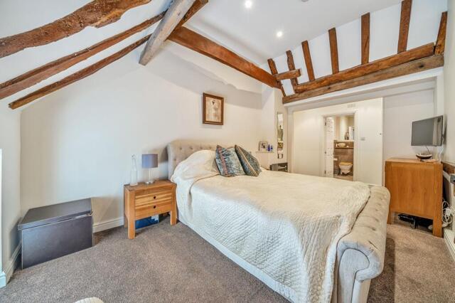 Duck Lane, Green Court Duck Lane, 2 Bedroom Apartment