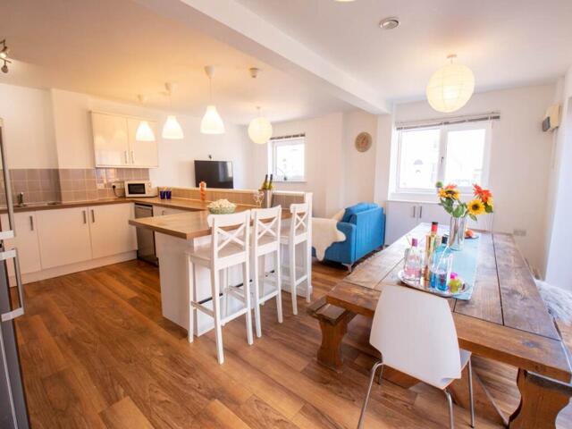 Saxton Court, Gillingham, 8 Bedroom House