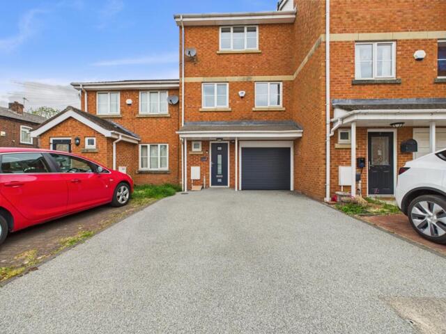 Park Square, Ashton-under-lyne, 4 Bedroom Terraced