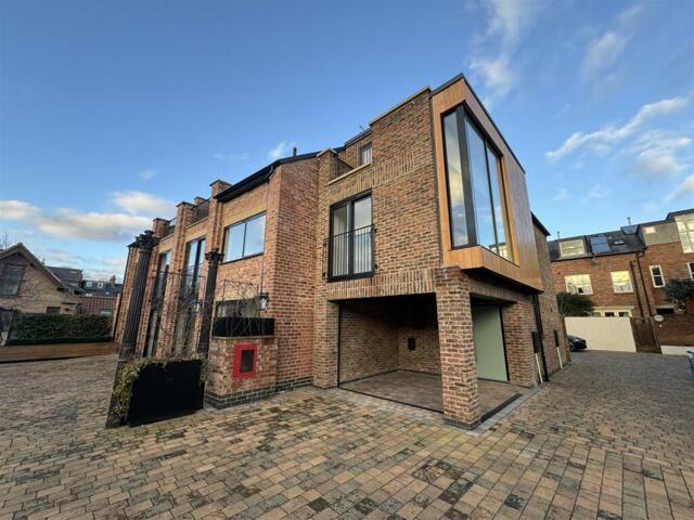Marygate Mews, Bootham, 2 Bedroom Town
