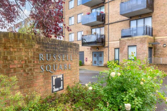 Russells Crescent, Horley, 2 Bedroom Flat
