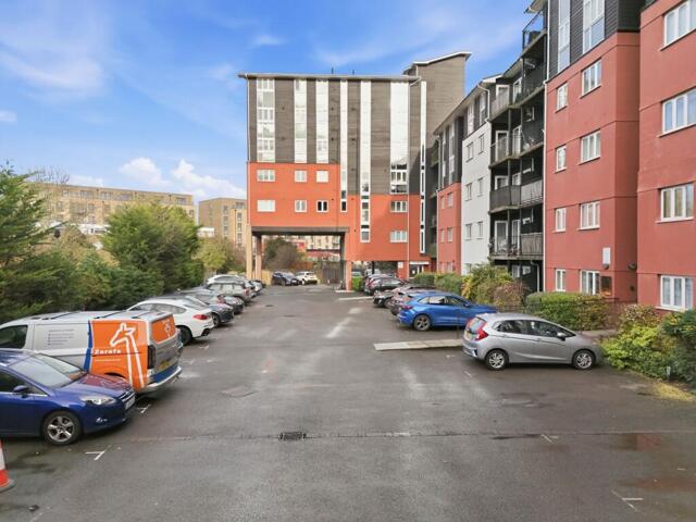Lower Southend Road, Wickford, 3 Bedroom Apartment