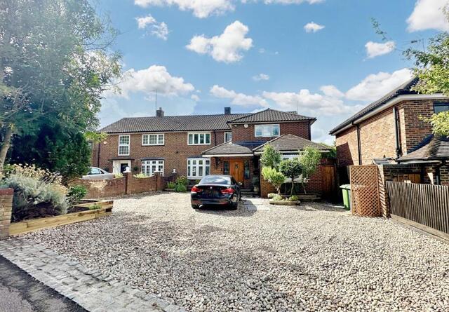 Cowley Hill, Borehamwood, 5 Bedroom Semi-detached