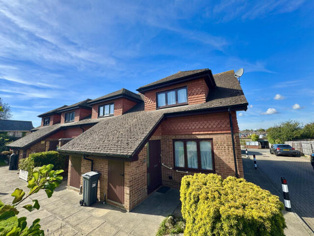 Brinkcliffe Gardens, Sandown, 2 Bedroom End