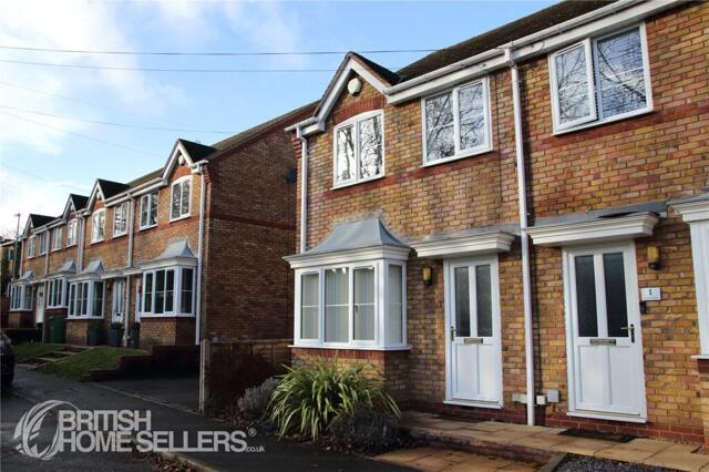 Lamb Lane, Stone, 3 Bedroom Semi-detached