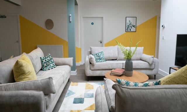 Dickenson Road, Manchester, 3 Bedroom Flat