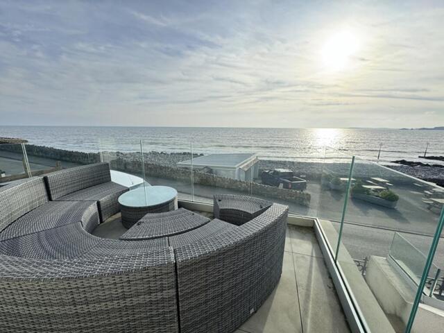 Amroth, Narberth, 4 Bedroom Semi-detached