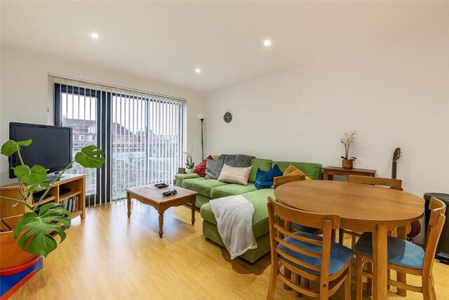 West Street, Newbury, 2 Bedroom Apartment