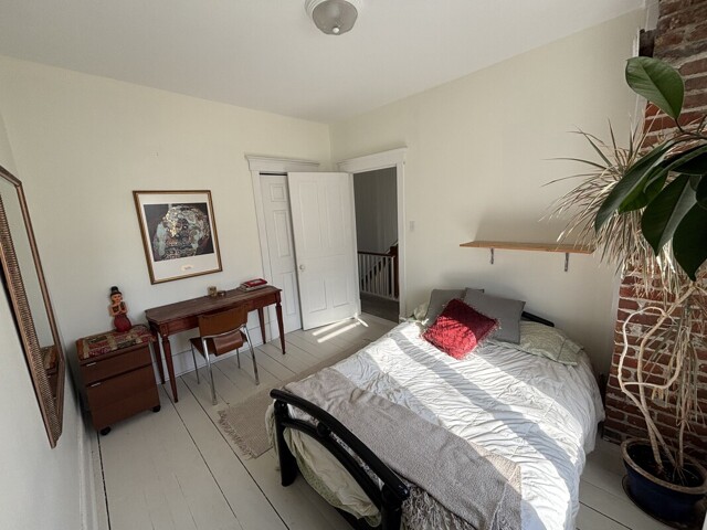 Quebec, Room For Rent