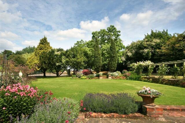 Headley, Newbury Road, Thatcham, 5 Bedroom Detached