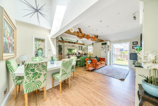 Bat  Ball Lane, Wrecclesham, 3 Bedroom Bungalow