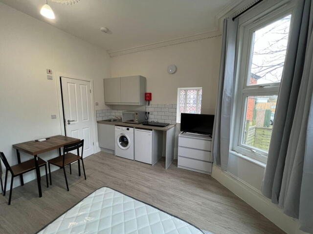 Chatsworth Road, Croydon, 6 Bedroom House